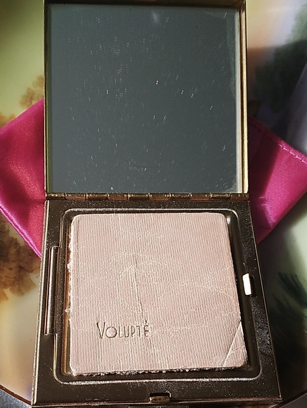Vintage Volupte 1940s 1950s Gold Floral Powder Compact Mirror